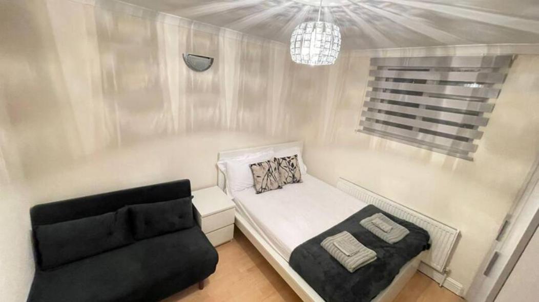 Entire 3 Bedroom Home - Minutes To Emirates Stadium! London Eksteriør billede