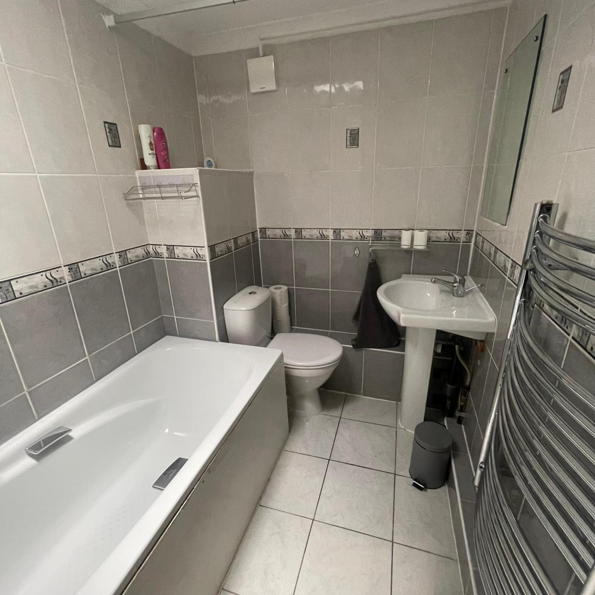 Entire 3 Bedroom Home - Minutes To Emirates Stadium! London Eksteriør billede